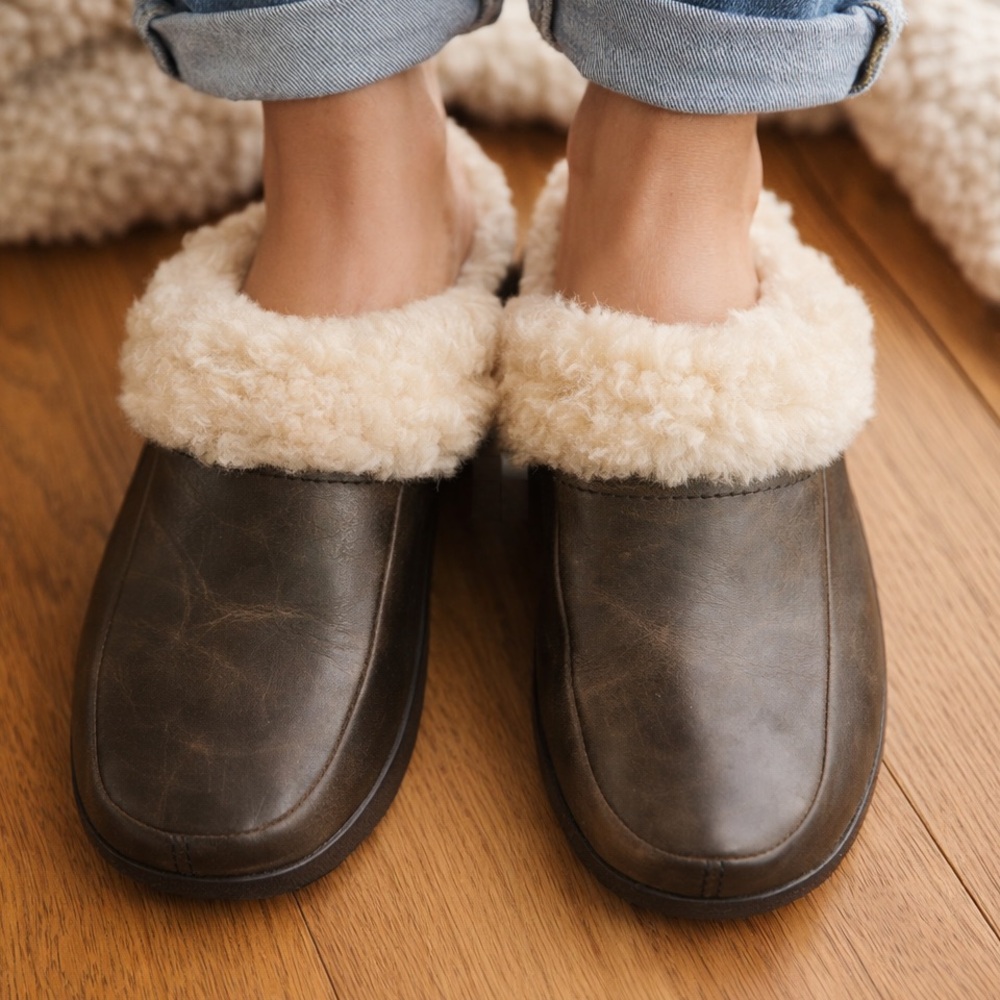UGG Australia Shearling Lined Clogs Mule Heels Brown Leather Size 10 Women’s